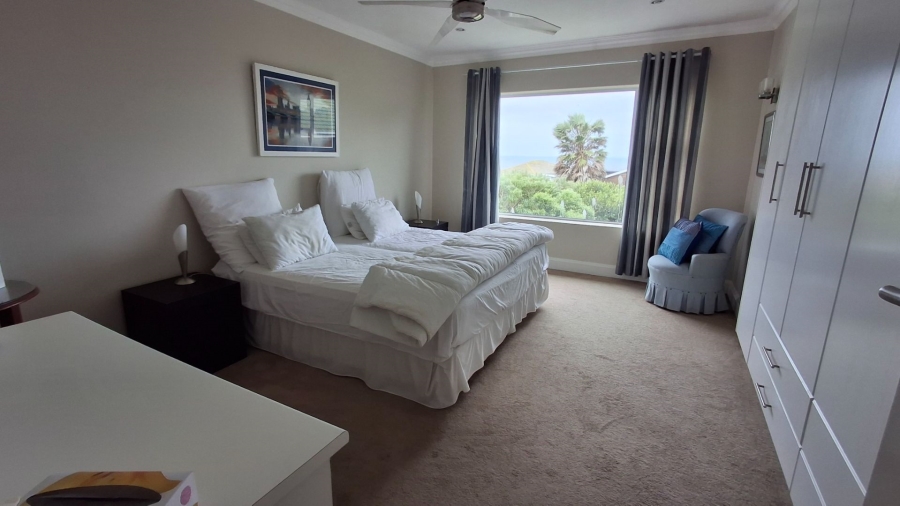 3 Bedroom Property for Sale in Boggomsbaai Western Cape